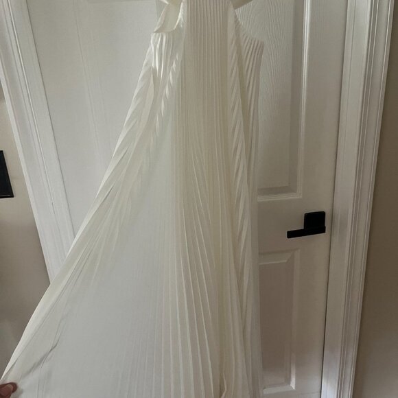 Aiifos Arianna Cutout Pleated Gown. Size 6 - Picture 7 of 11